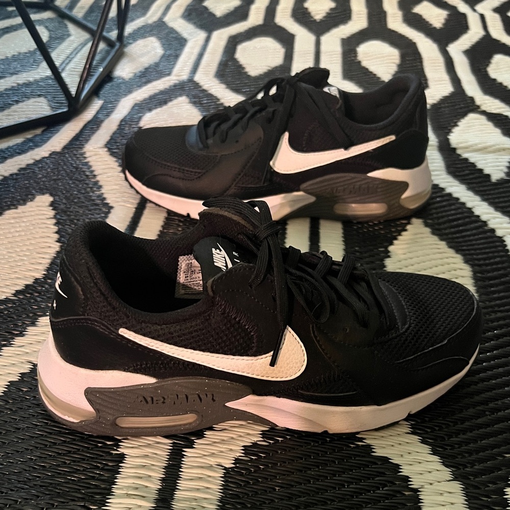 Nike Air Max Black 7.5